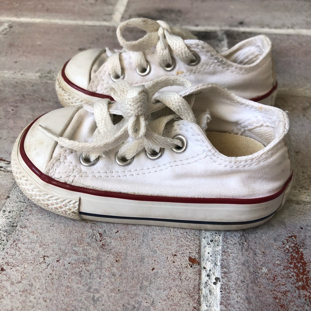 Size 4 Toddler White Chuck Taylor Converse Shoes